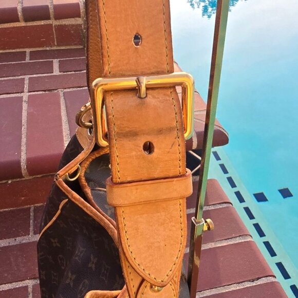 Louis Vuitton Monogram Canvas Galliera GM Bag - Picture 10 of 16